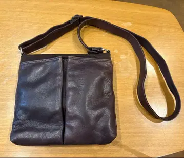 다크 브라운 가죽 숄더백