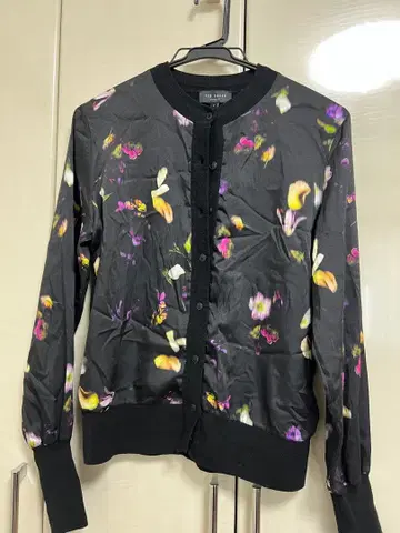 TED BAKER LONDON 꽃무늬 블랙 가디건 긴팔