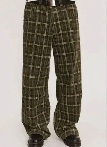 카츠키 군 착용 jaded london 코듀로이 팬츠