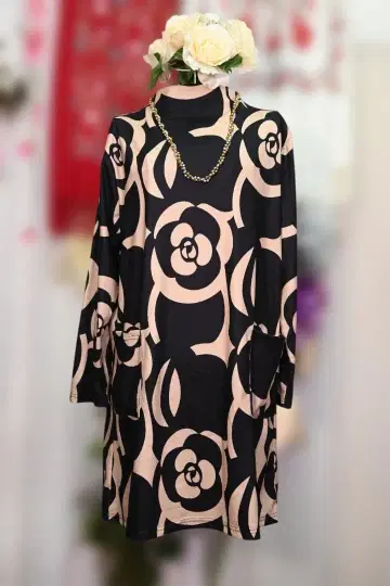 새상품 추가 OFF 아트 패턴 보틀넥 원피스 블랙 / 넉넉한 LL 상당