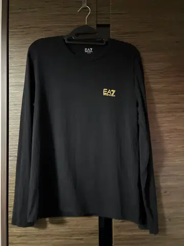 EAZ 로고 블랙 긴팔 티셔츠