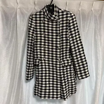블랙과 화이트 체크 더블 브레스트 피코트
