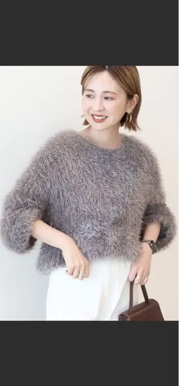 아메리칸 홀릭 샤기 니트 그레이쉬 베이지