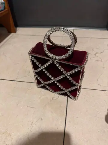 SWALOVSKI 와인 레드 박스형 파티 백