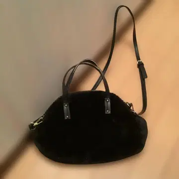 블랙 스웨이드 숄더백