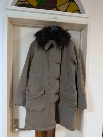 TSUMORI CHISATO 퍼 달린 모즈 코트 박쥐 버튼 하자품