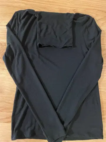 신존 마이달타니안 블랙 긴팔 터틀