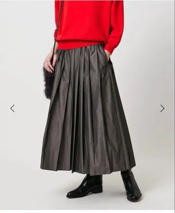 다크 그레이 플리츠 스커트