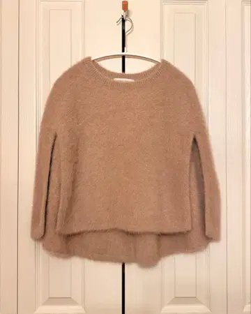 새상품급 BEARDSLEY 퍼 니트 판초 모카