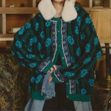 부클레 총 패턴 자카드 니트 가디건