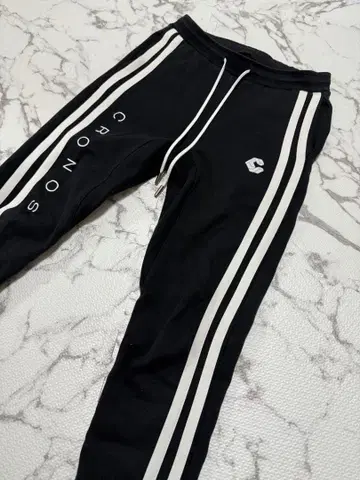 CRONOS 스트라이프 블랙 조거 팬츠