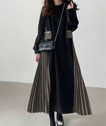 이소재 절개 플리츠 롱 원피스