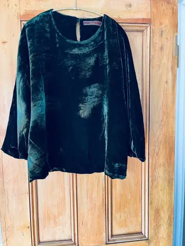 Lisette 다크 그린 벨벳 상의