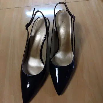 블랙 스틸레토 하이힐