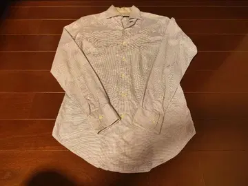 화이트와 보라색 체크 무늬 긴팔 셔츠