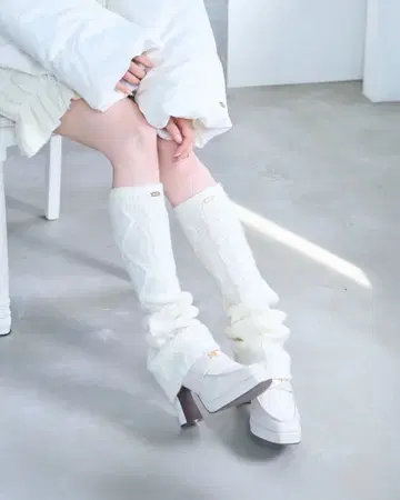 Rosemuse Cable knit leg warmers ivory