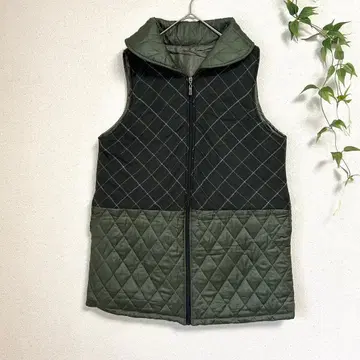 올리브 그린 퀼팅 슬리브리스 베스트