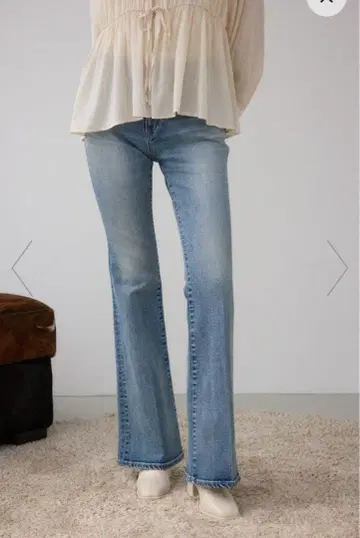 AZUL DENIM 센터 프레스 세미 플레어 데님