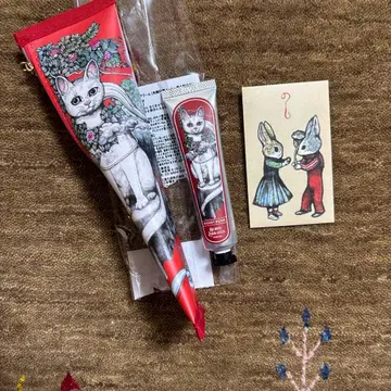 히구치 유코 핸드 크림 & 파우치 (강아지와 고양이) 노시부쿠로 포함