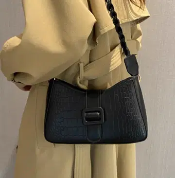 악어 엠보싱 가죽 블랙 숄더백