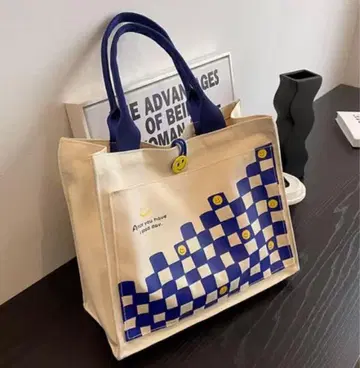 체크 무늬 토트백 스마일리 버튼 포함