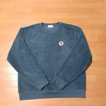 다크 그린 자수 로고 맨투맨