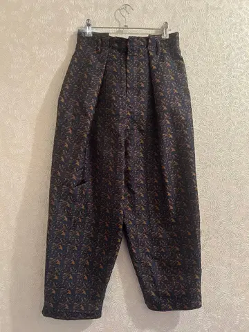 로이스크레용 네이비 골드 꽃무늬 테이퍼드 팬츠 M