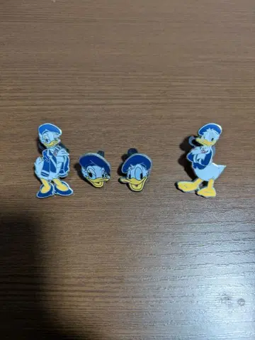 도널드 덕 핀 배지 4개 세트