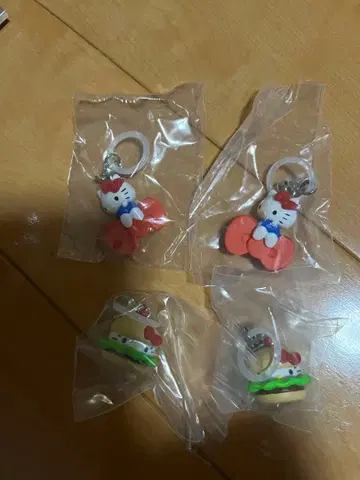 헬로키티 아메리칸 디자인 마크 액세서리 4개 세트