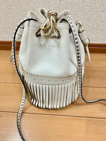 화이트 프린지 버킷 백