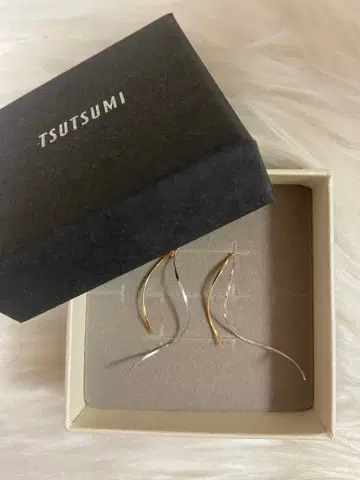 [ 가격 협상 가능 ] TSUTSUMI 유선형 귀걸이 골드 실버