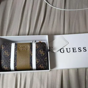 GUESS 이단 접이식 지갑 브라운 골드