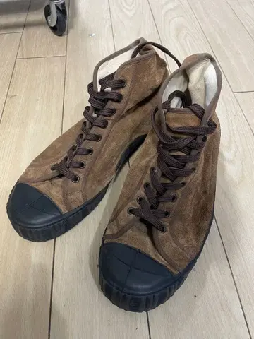 FERN 브라운 스웨이드 스니커즈