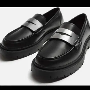 ZARA 메탈 아플리케 로퍼