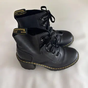 Dr.Martens / JESY 6홀 부츠 27613001