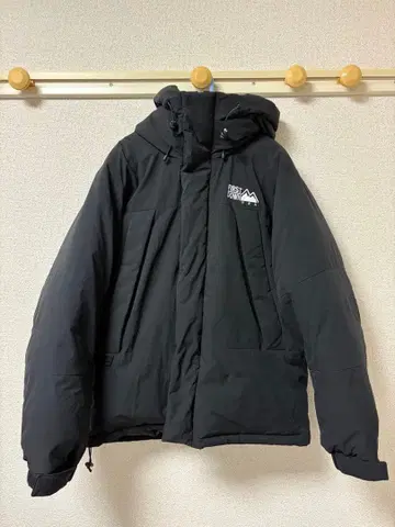 FIRST DOWN 블랙 다운 자켓