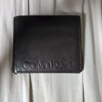Calvin Klein 이단 접이식 지갑 다크 브라운