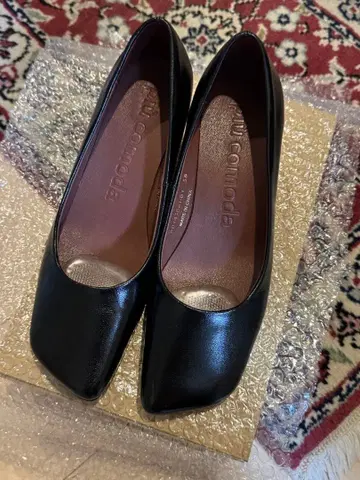 블랙 가죽 스퀘어토 펌프스