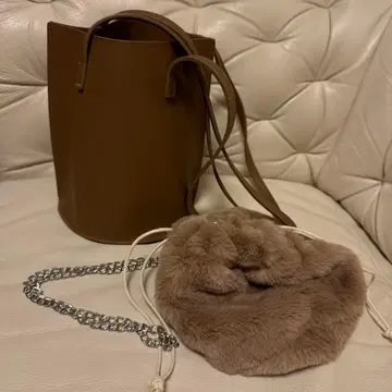 브라운 숄더백 퍼 포함 파우치 새상품