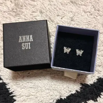 ANNA SUI 나비 귀걸이