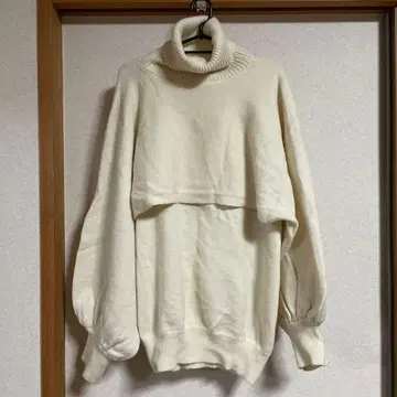 아이보리 터틀넥 스웨터와 베스트 세트