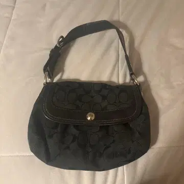 블랙 로고 숄더백