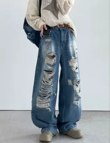YOURNUS 데미지 가공 라이트 블루 데님 팬츠