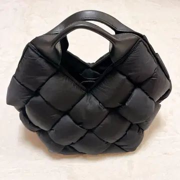 블랙 퀼팅 핸드백