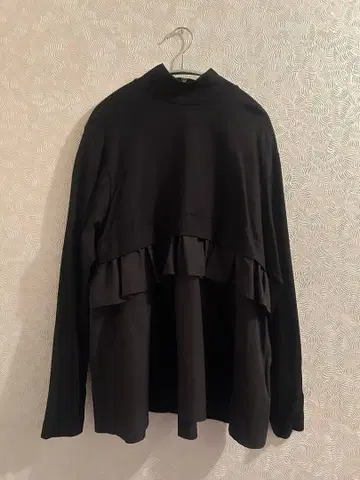 로이스크레용 M 사이즈 프릴 긴팔 상의