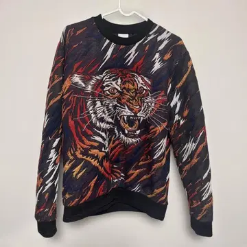 ZARA 호랑이 디자인 니트 스웨터