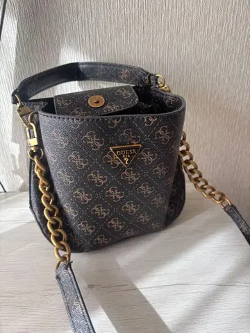 GUESS 숄더백 블랙