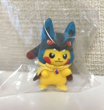 메가 루카리오 판초를 입은 피카츄 피규어 컬렉션