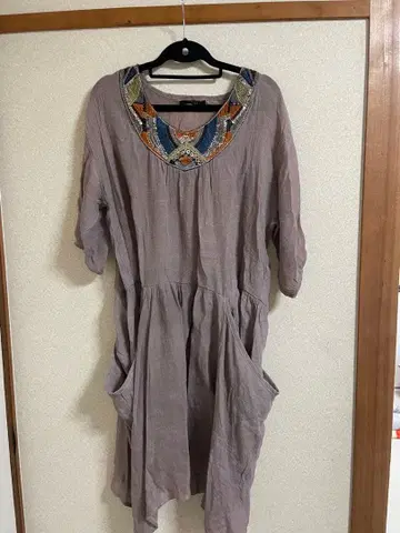 연보라색 자수 장식 오부 소매 튜닉