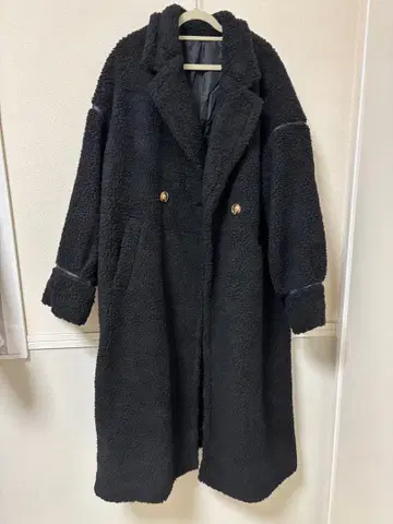 블랙 보아 롱 코트 더블 버튼